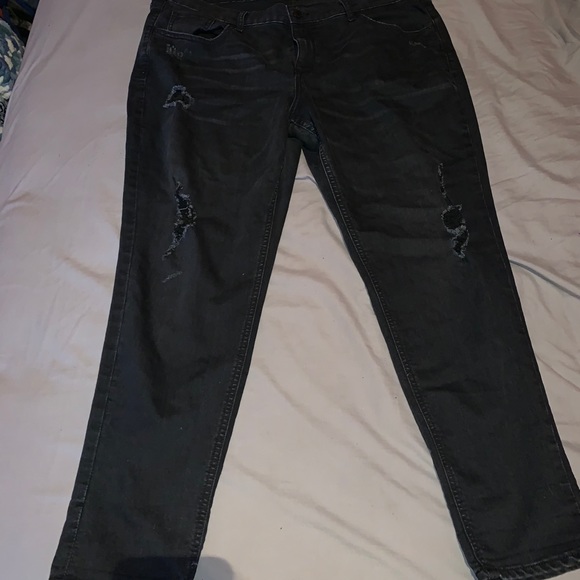 Old Navy black ripped “boyfriend slimy” jeans - Picture 5 of 11
